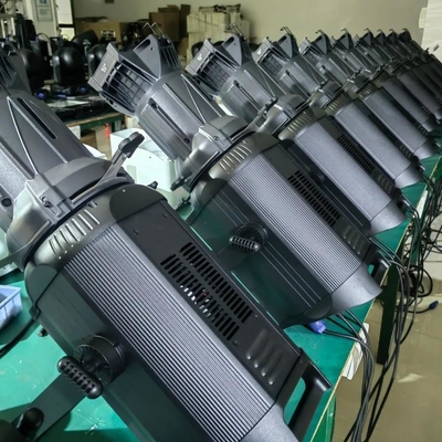ضوء LED ذو 400 واط RGBALC 6 في 1 قابلة للتوجيه بالكامل من 2700 إلى 12000 كيلو متراً مع نظام إدارة الألوان